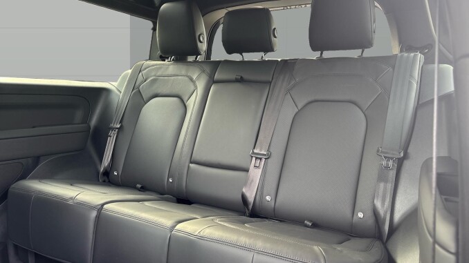 Land Rover Defender 3.0 D350 X-Dynamic HSE 90 3dr Auto Diesel Estate - Image 4